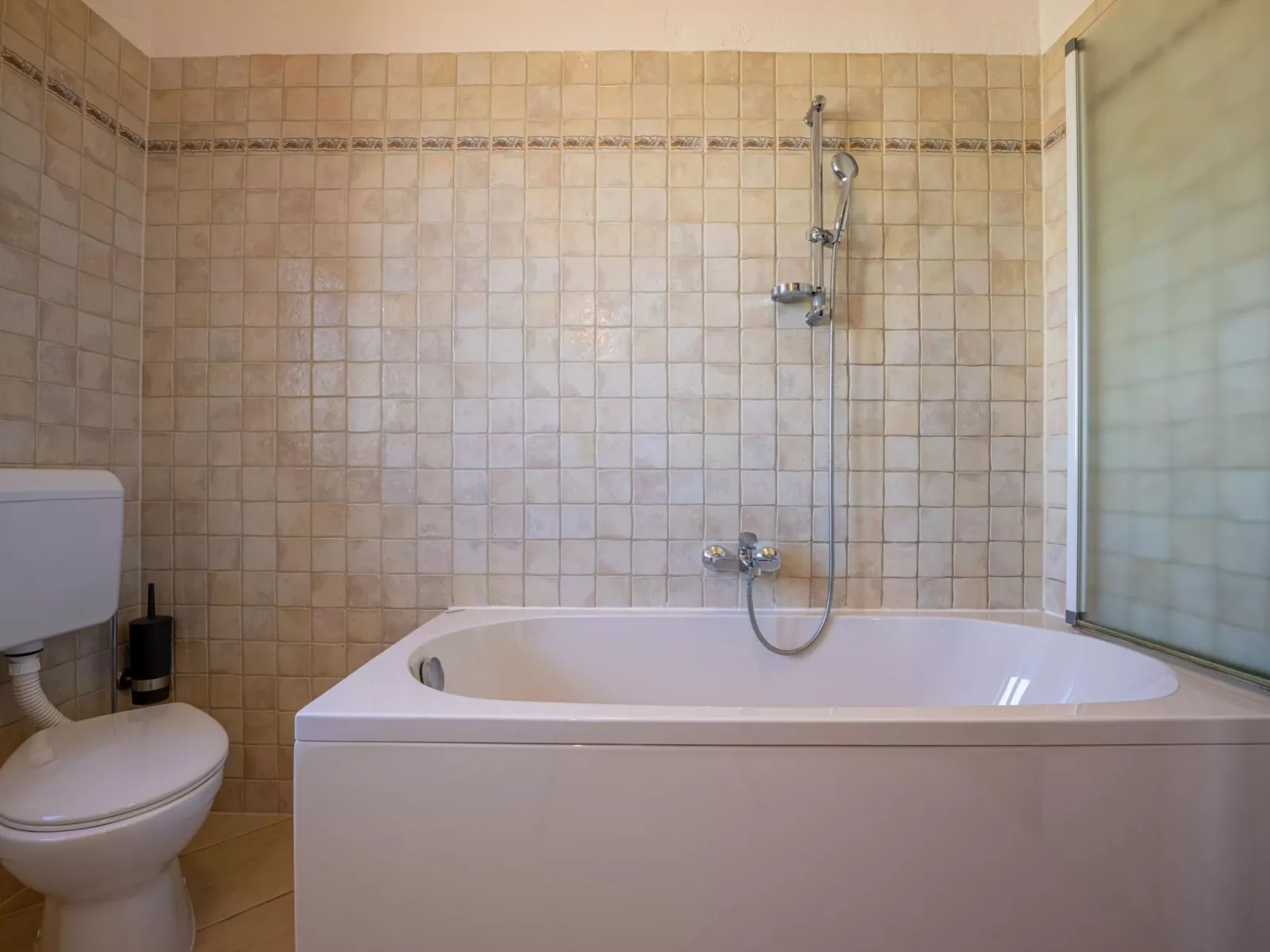 "Paradis 6" mit Whirlpool-Binnen