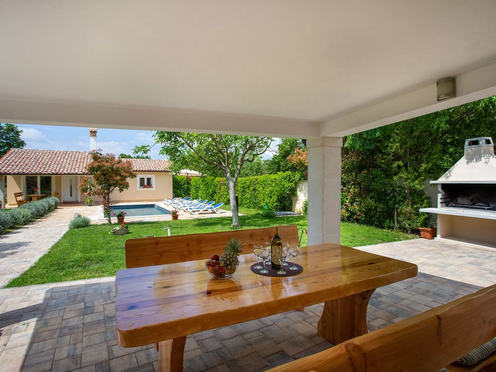 Ferienvilla Darko mit Schwimmbad-Buiten