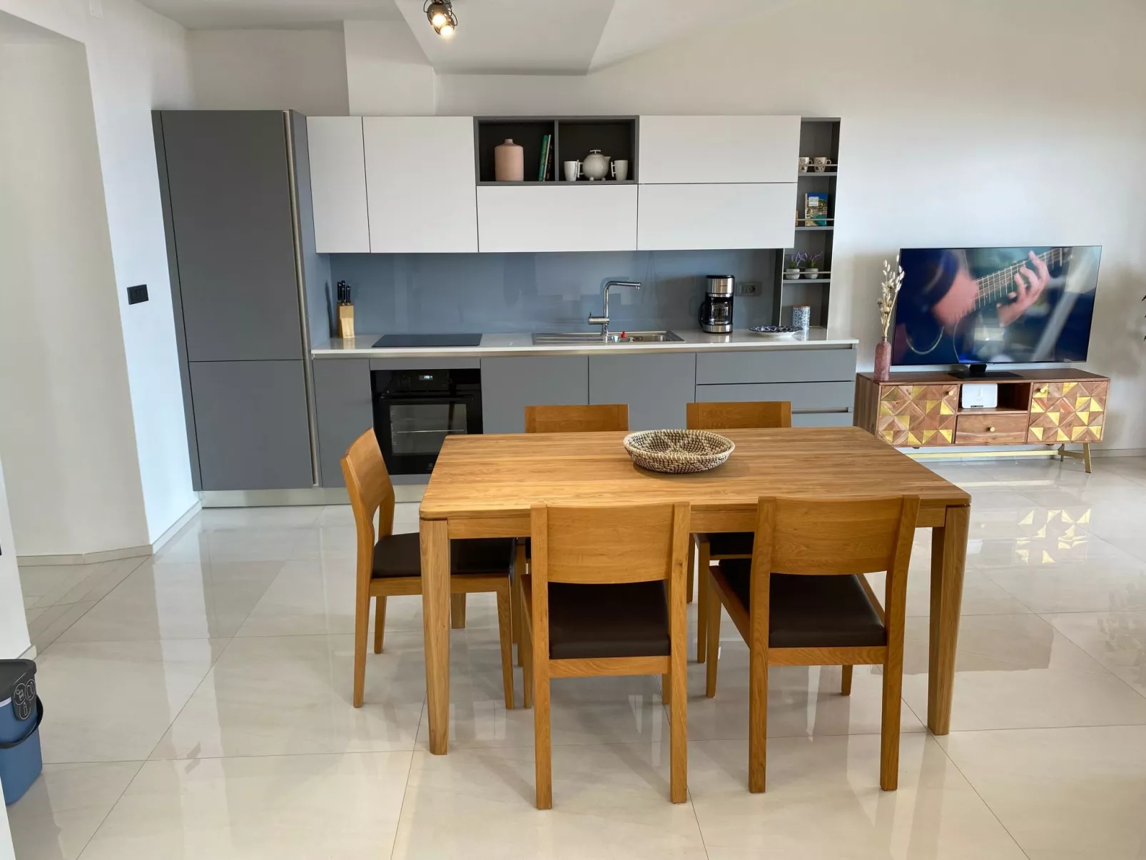 Frisch renovierte Ferienwohnung mit Meerblick-Binnen