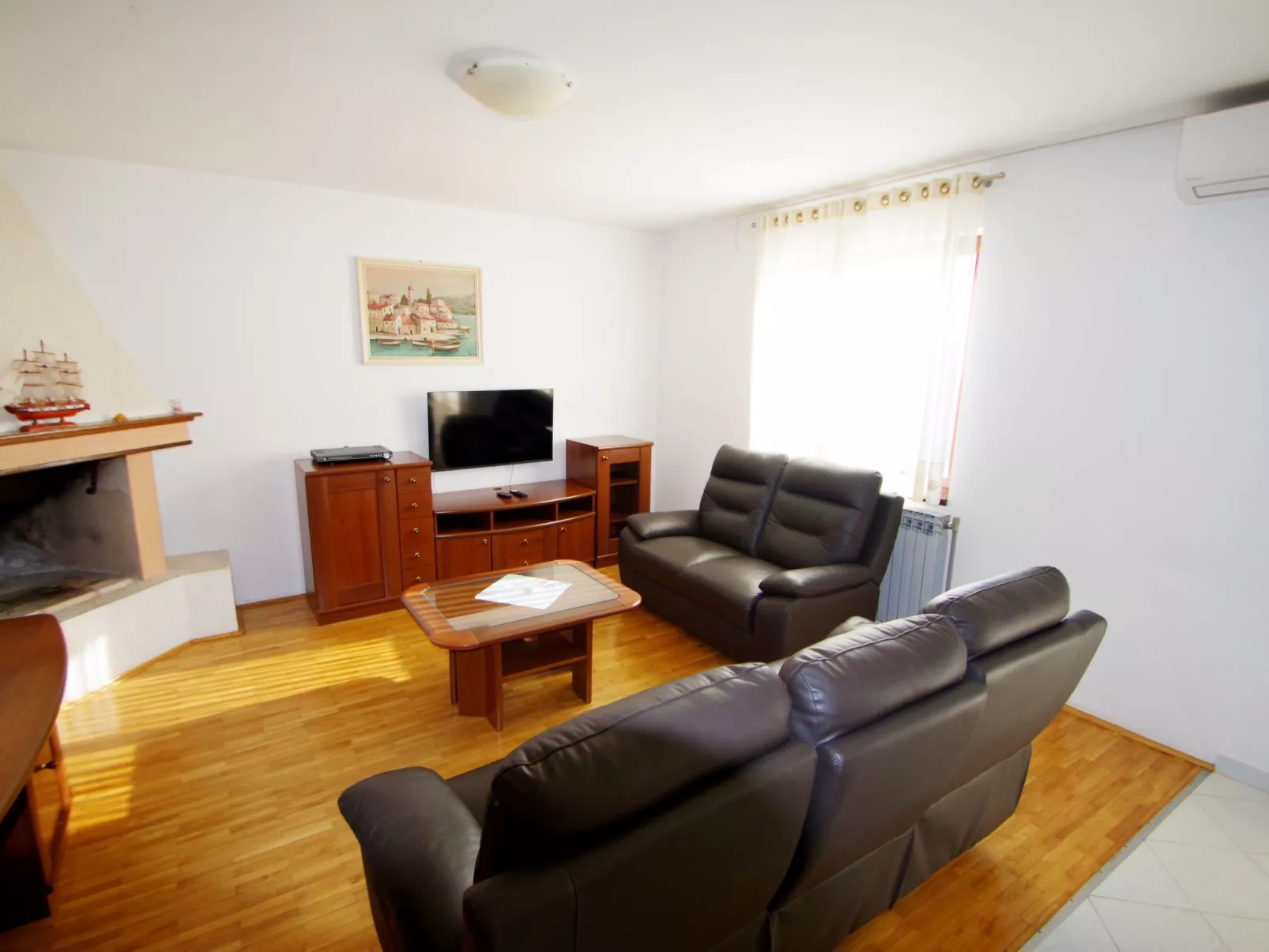 Mit privatem Pool und Garten-Binnen