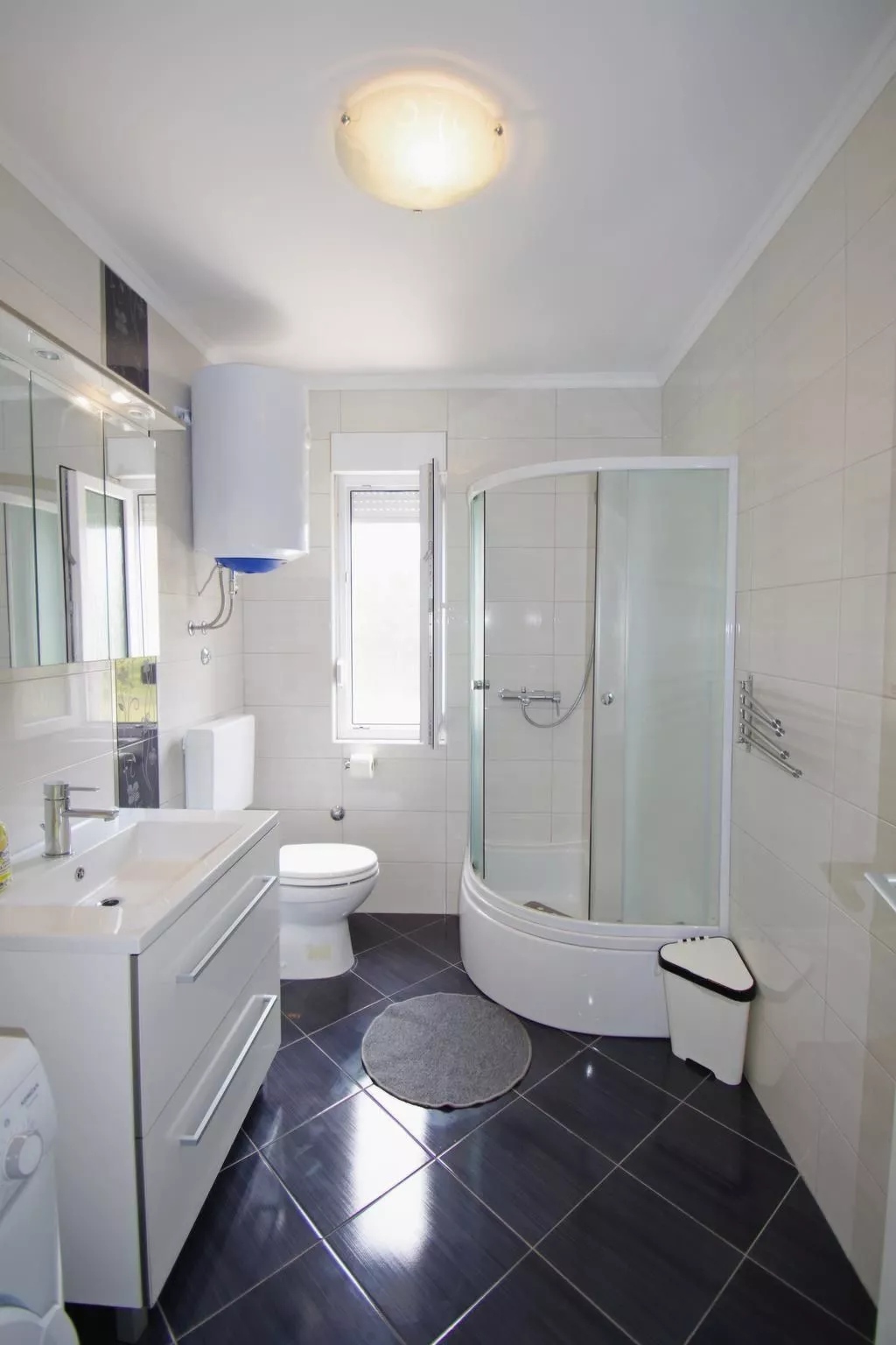 In Rakalj mit privatem Parkplatz-Binnen