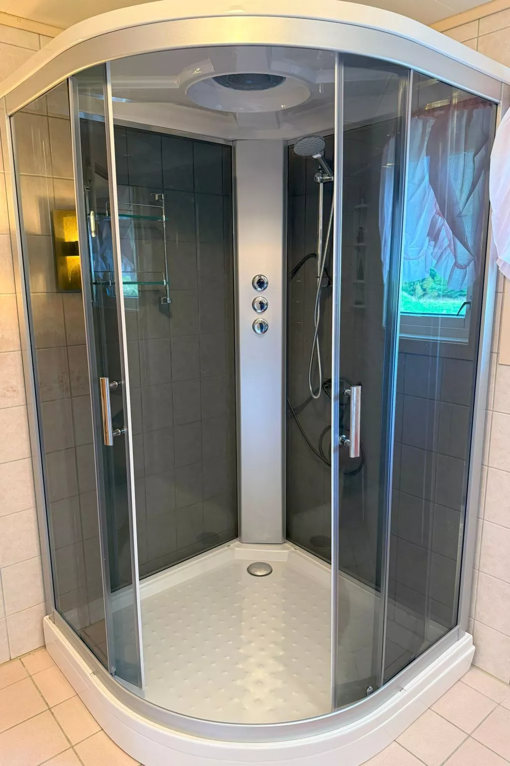 Stabben white House-Binnen