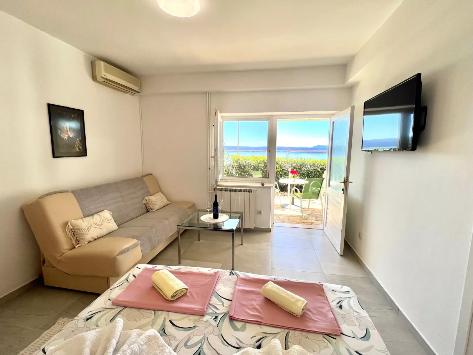 In Dramalj mit Terrasse und Garten und Meerblick-Binnen