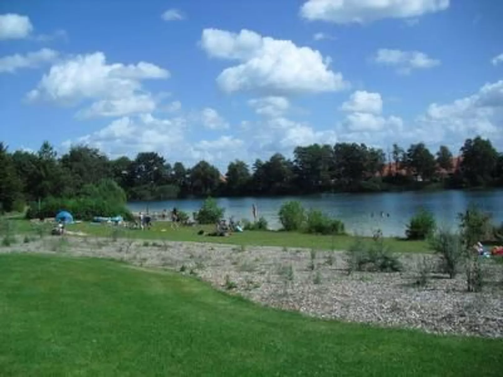 Geräumige Ferienwohnung mit Garten und Grill-Buiten