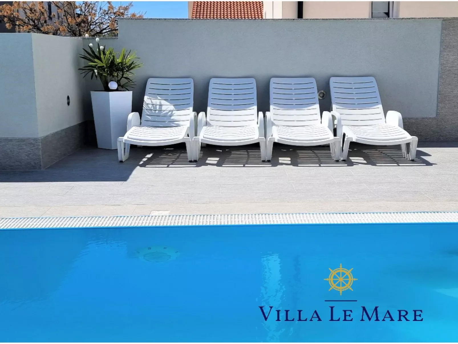 Erdgeschoss-Ferienwohnung mit Garten und Pool-Buiten