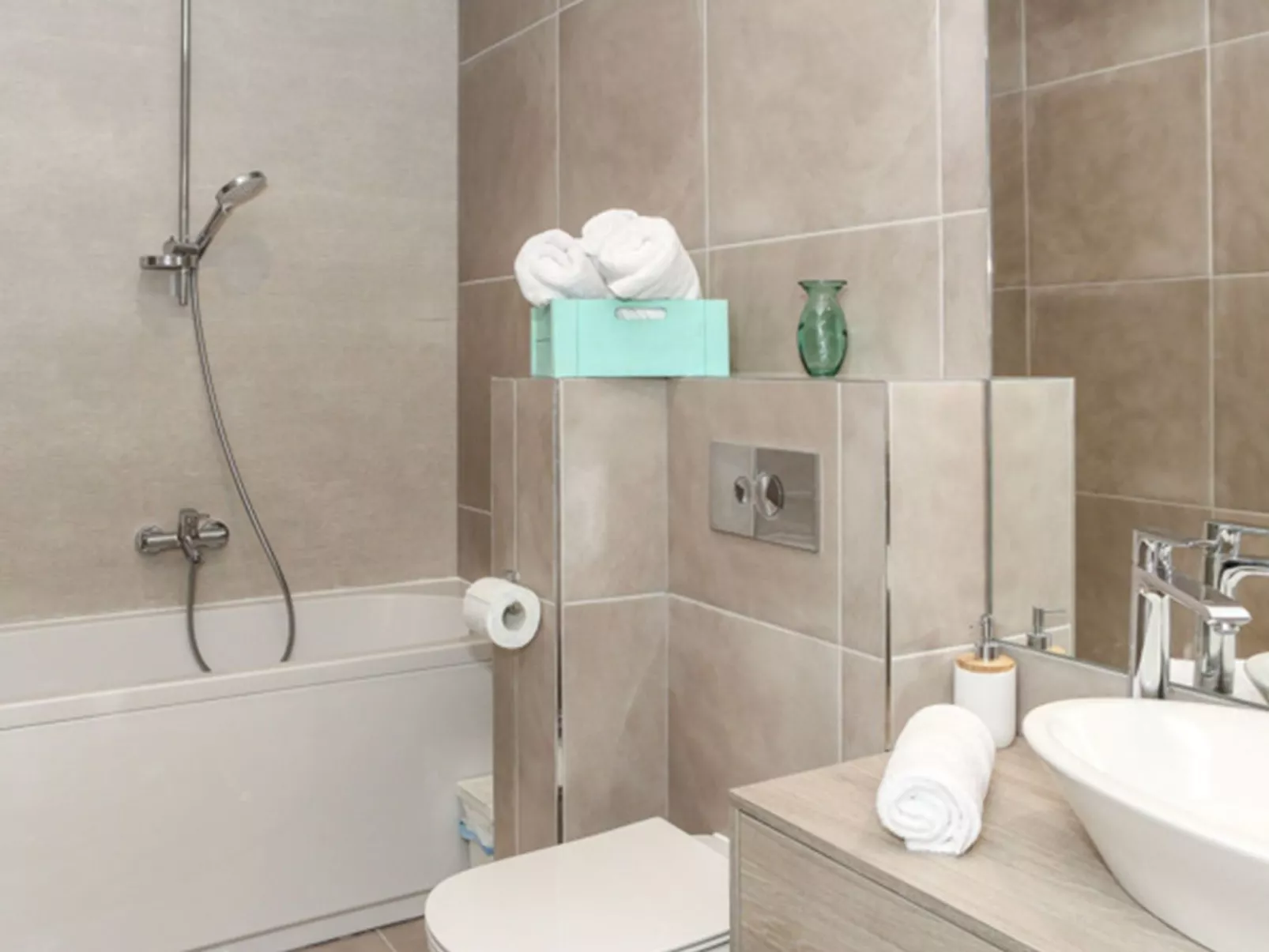 Luxusvilla Viola mit Pool, Sauna und Fitnessraum-Binnen