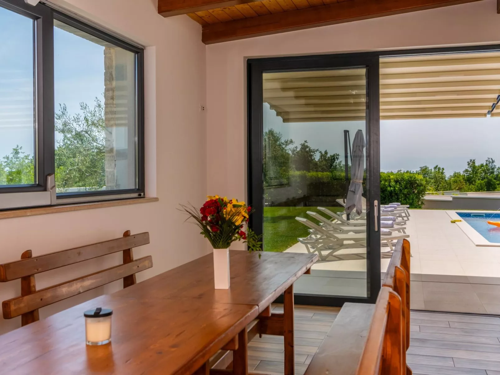 Villa EmMa mit 5 Schlafzimmern und beheiztem Pool-Buiten