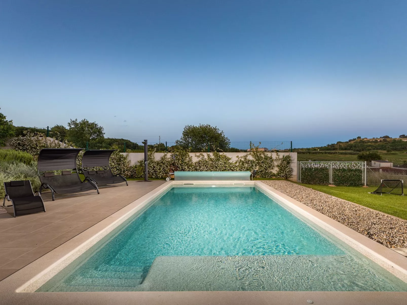 Villa Grofica, beheizter Pool, Taverne, Strandnähe-Buiten