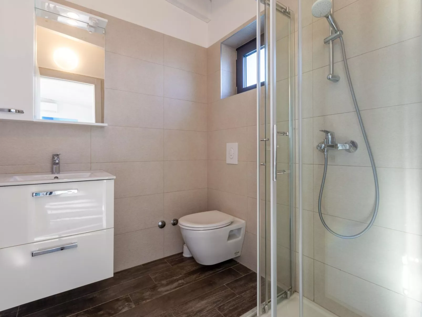 Villa Luna mit Pool, Sauna, Whirlpool, Tennisplatz-Binnen