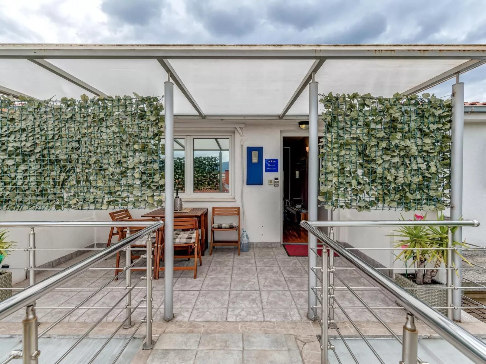 Appartement "Slavica" mit Blick auf das Wasser-Buiten