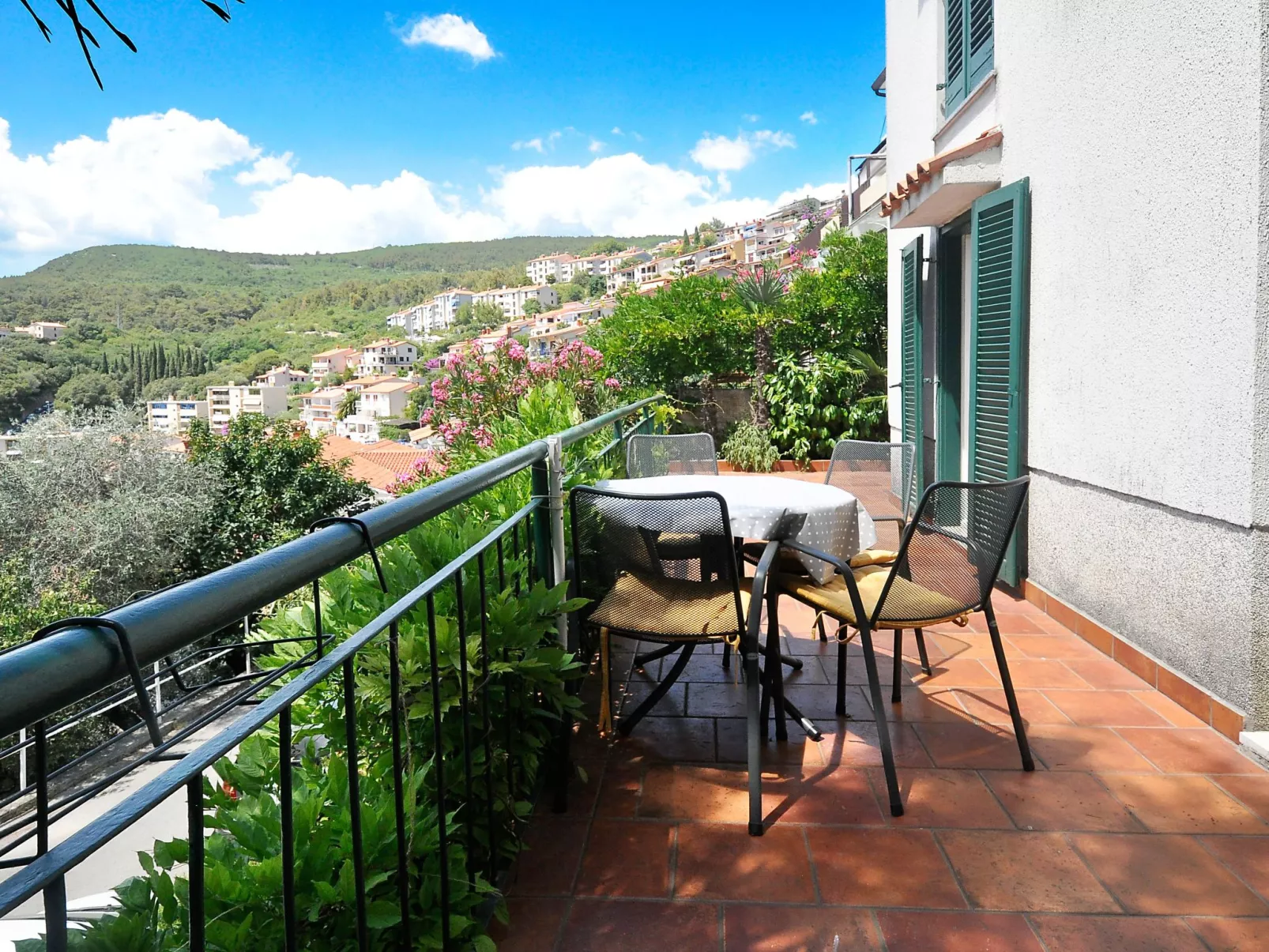 Hübsche Wohnung mit teilweisem Meerblick, für 4 Personen-Buiten