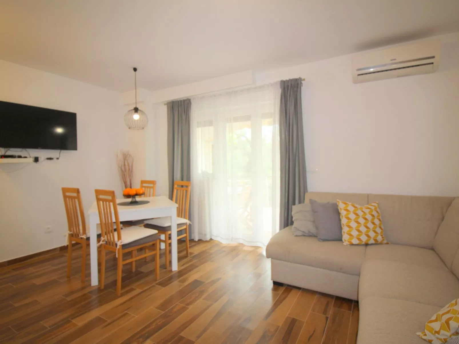 Jakomina 1-Image-tags.info