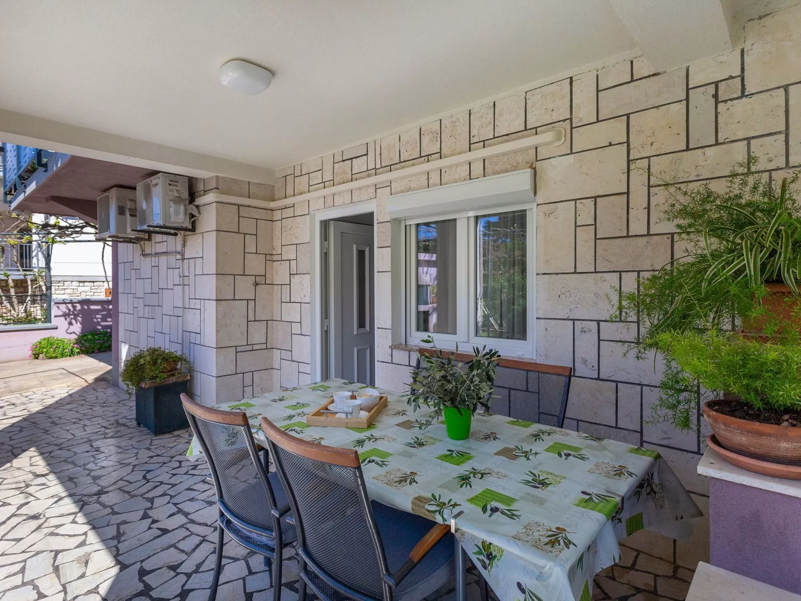 "Appartement Perka No.1"-Image-tags.info