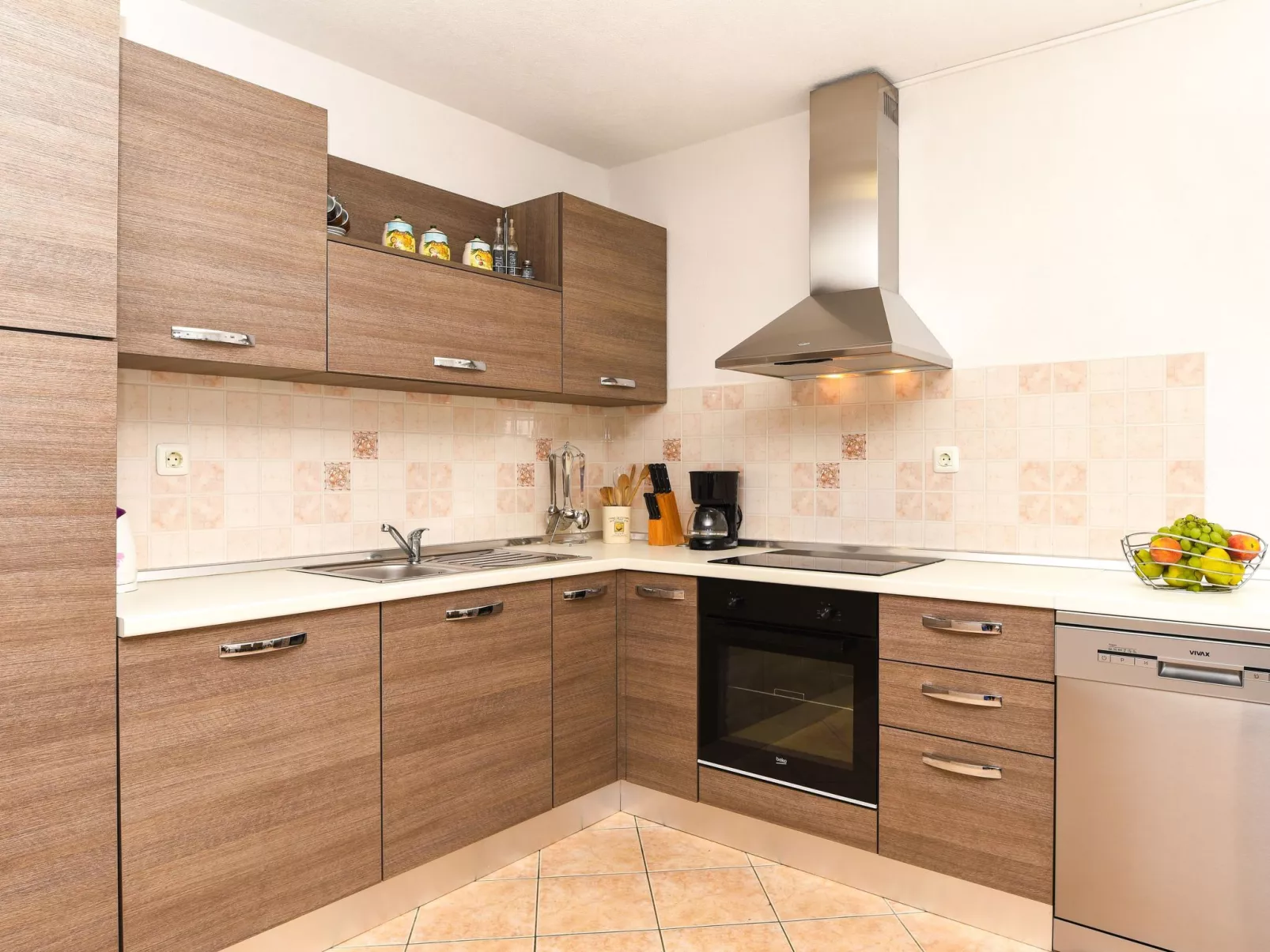 'Villa Ivisa' mit eigenem Pool-Binnen