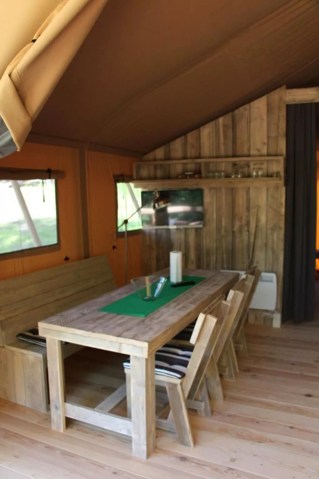 Gemütliches Safarizelt mit Grill und Garten-Buiten