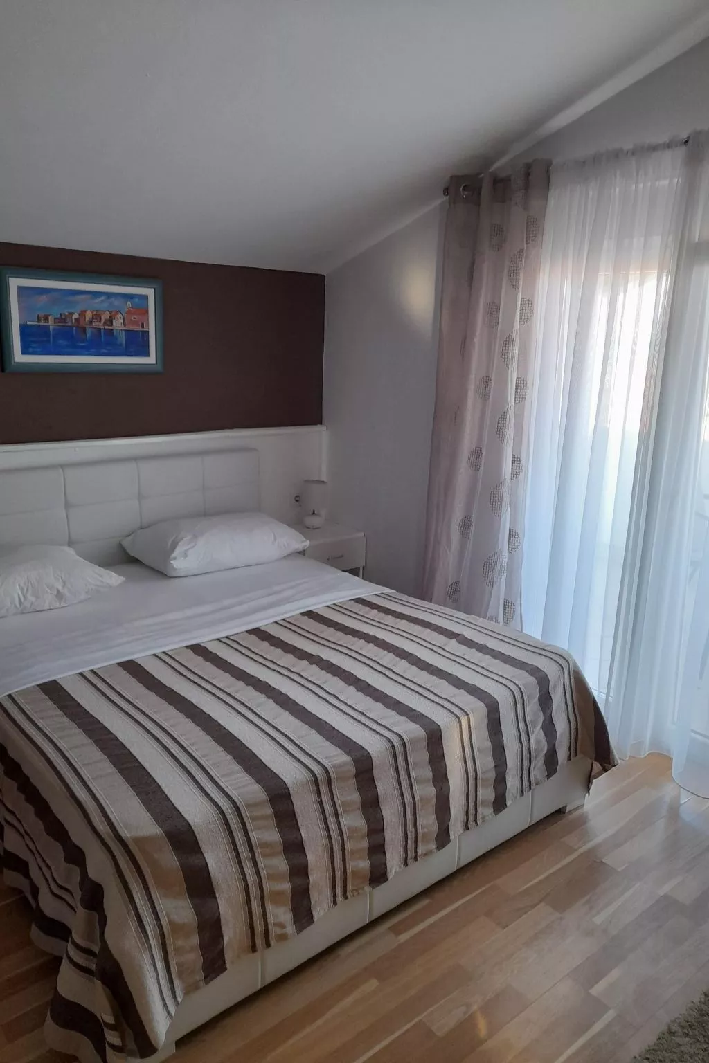 Mit Blick auf das Wasser-Binnen