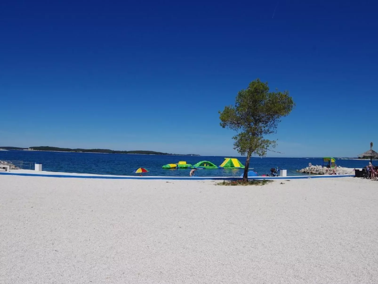 Appartement in Pula mit Terrasse, Garten und Grill-Buiten