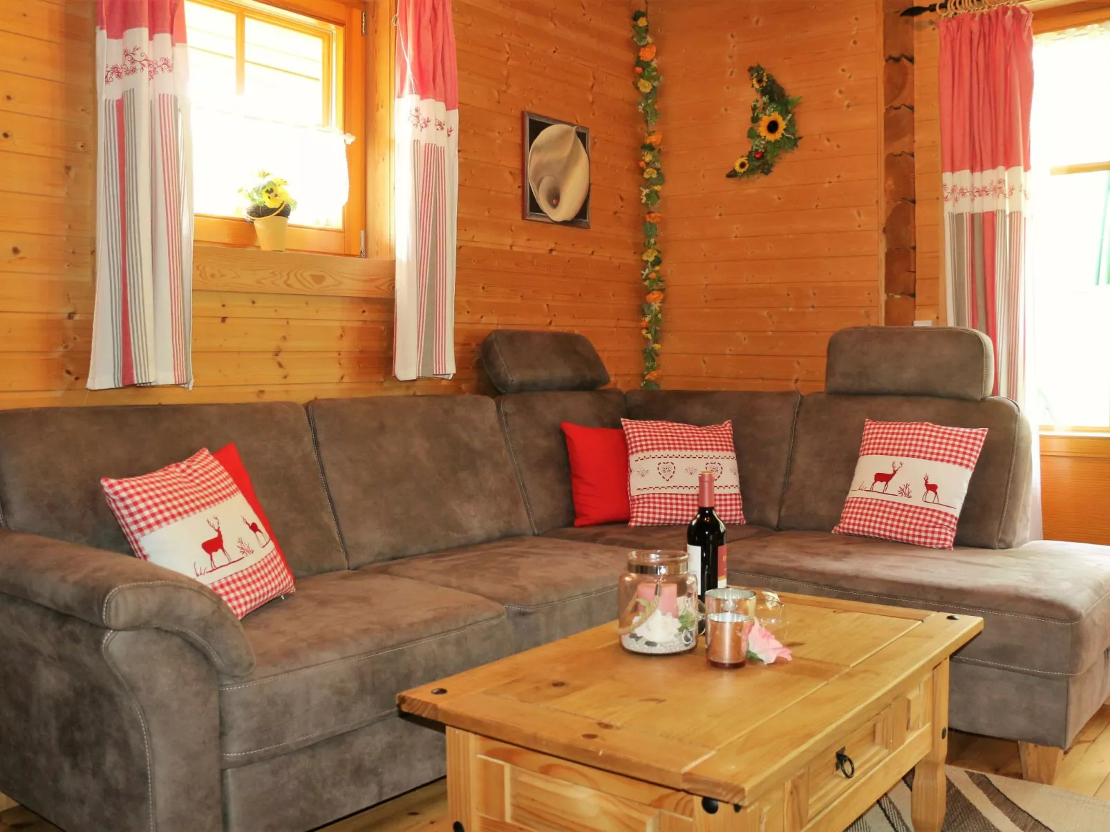 Wunderschönes Blockhaus mit Terrasse - Binnen