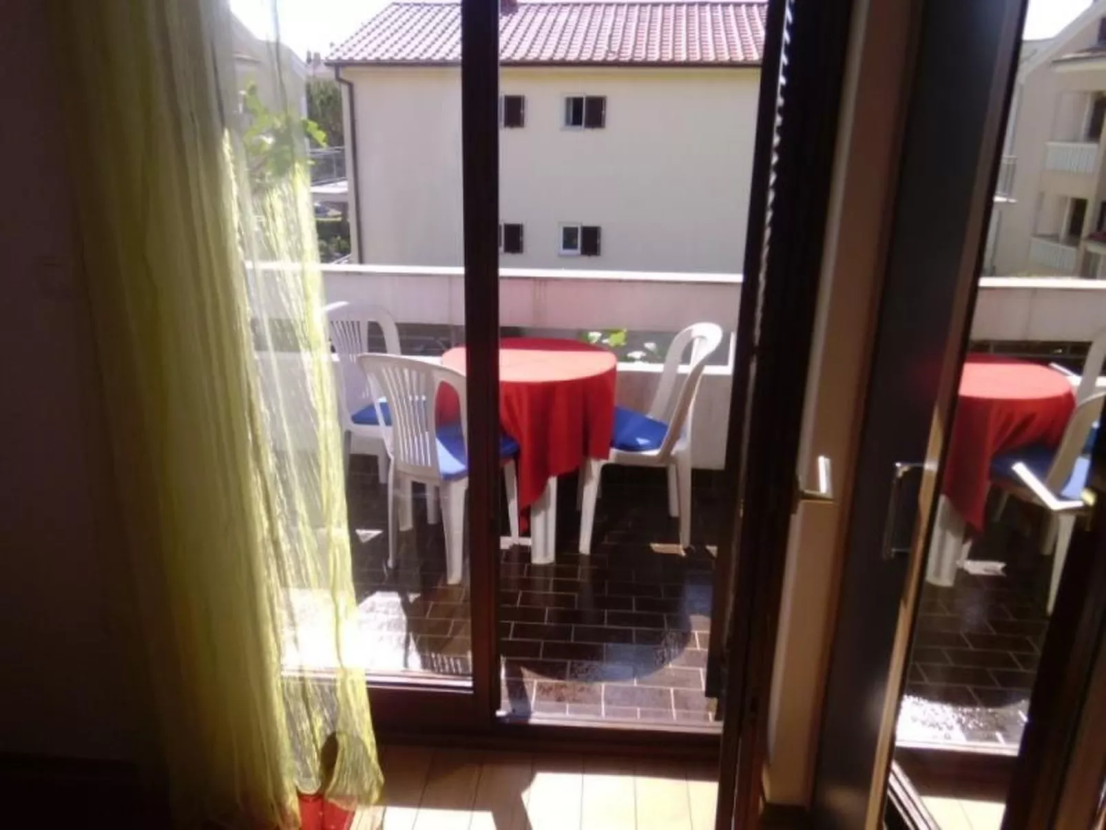 Wohnung Nr. 1 mit 2 Schlafzimmern und 2 Balkonen im 1. Obergeschoss-Binnen