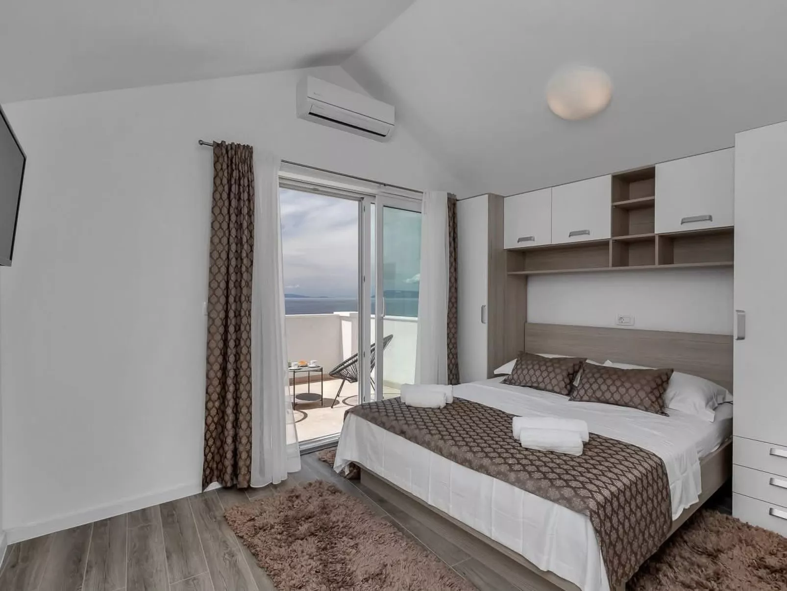 „Villa No Stress“ mit Infinity-Pool-Binnen