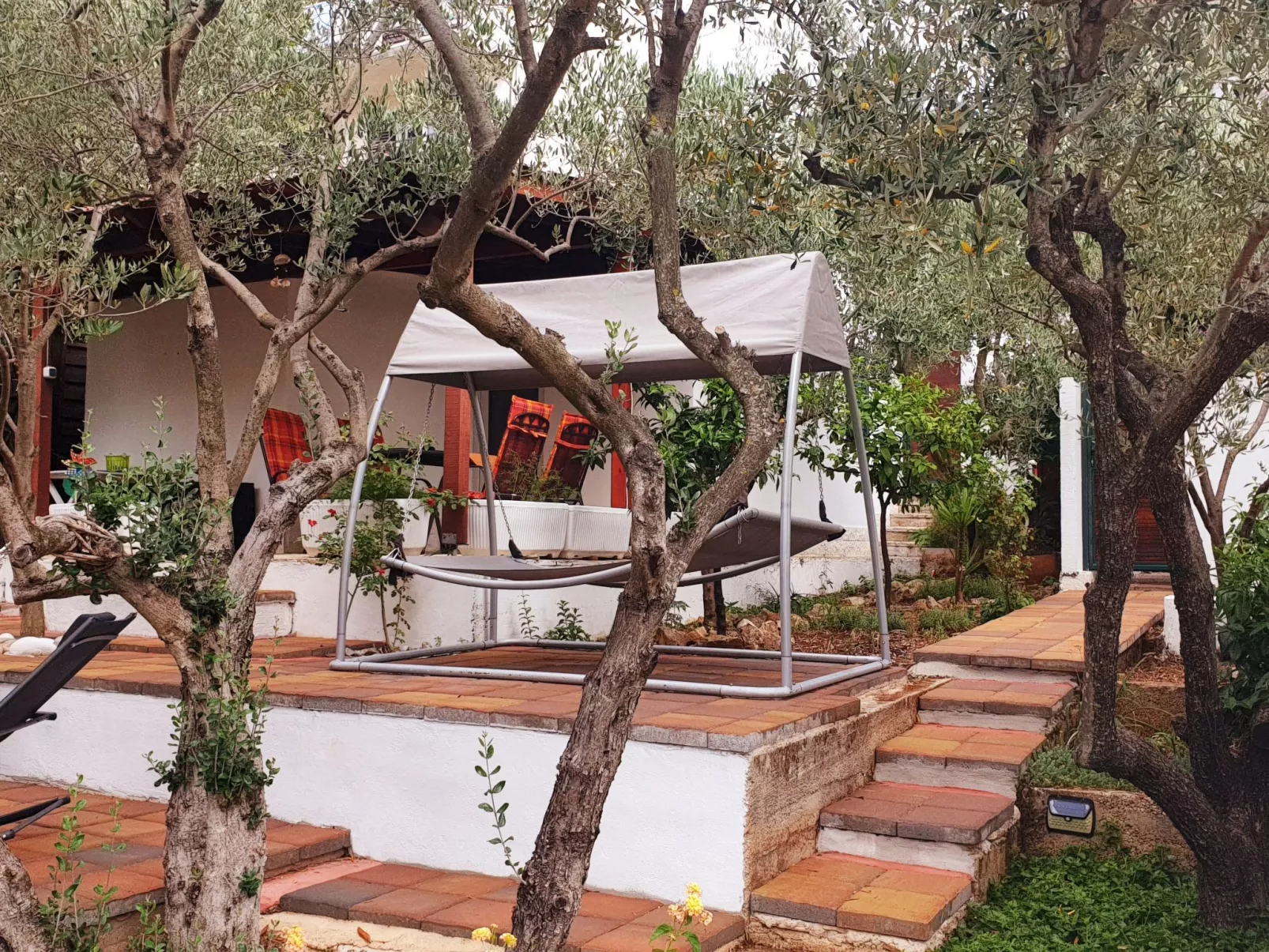 Geräumiges Ferienhaus mit Terrasse und Garten-Buiten