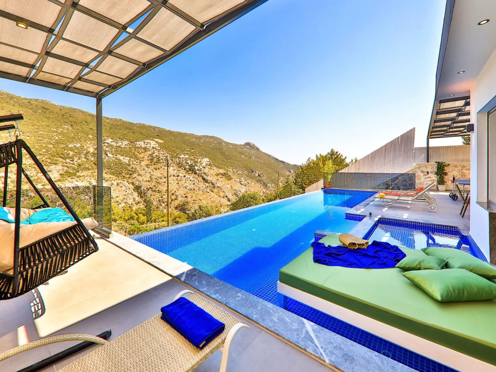 Mediterranean 2-Binnen