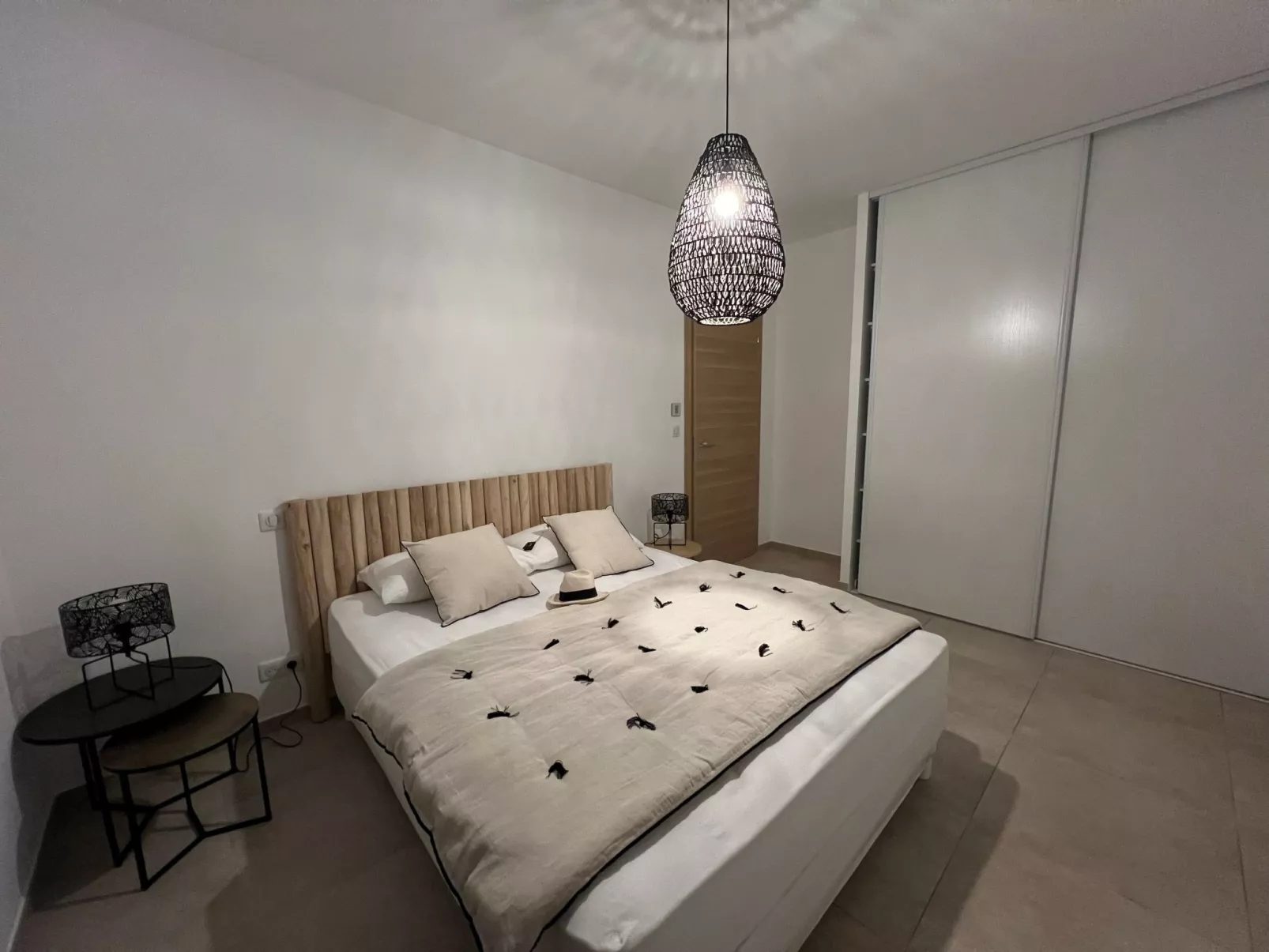 ISULA-RED_BEAUTIFUL_VIEW.-Binnen