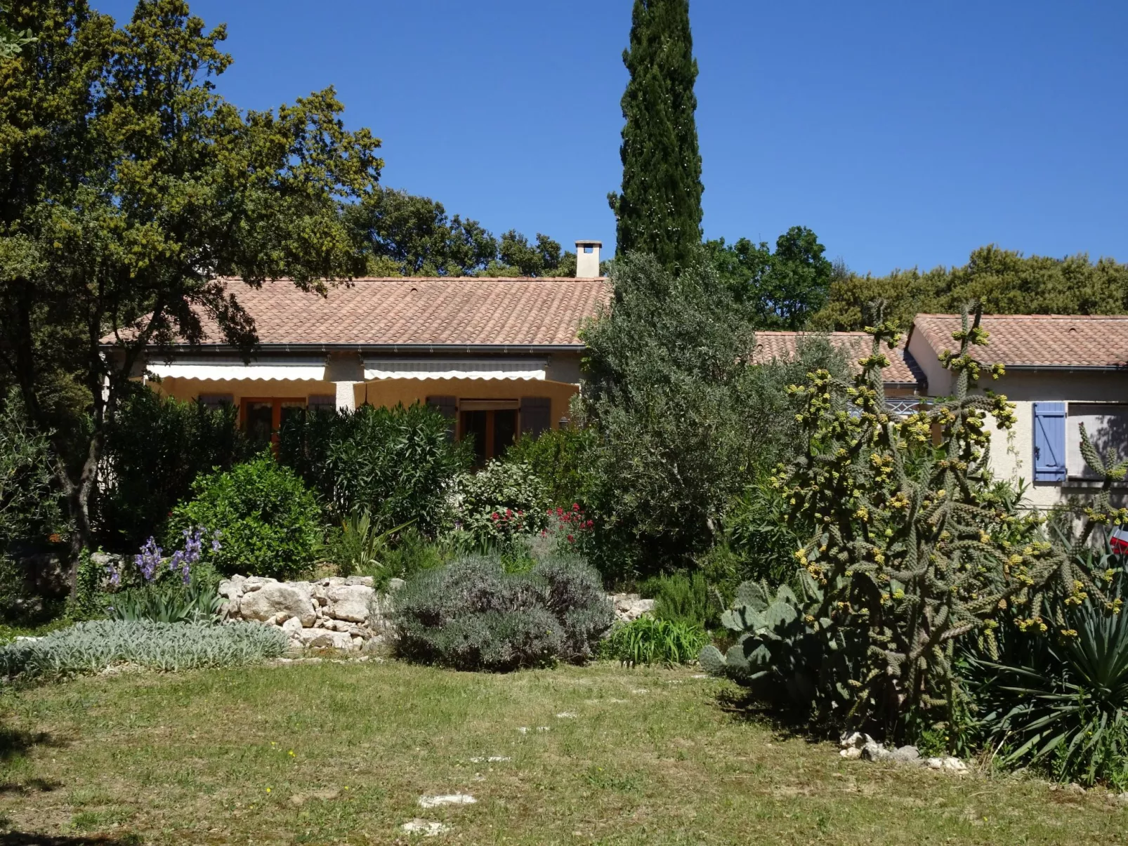 À l'abri du Mistral-Buiten