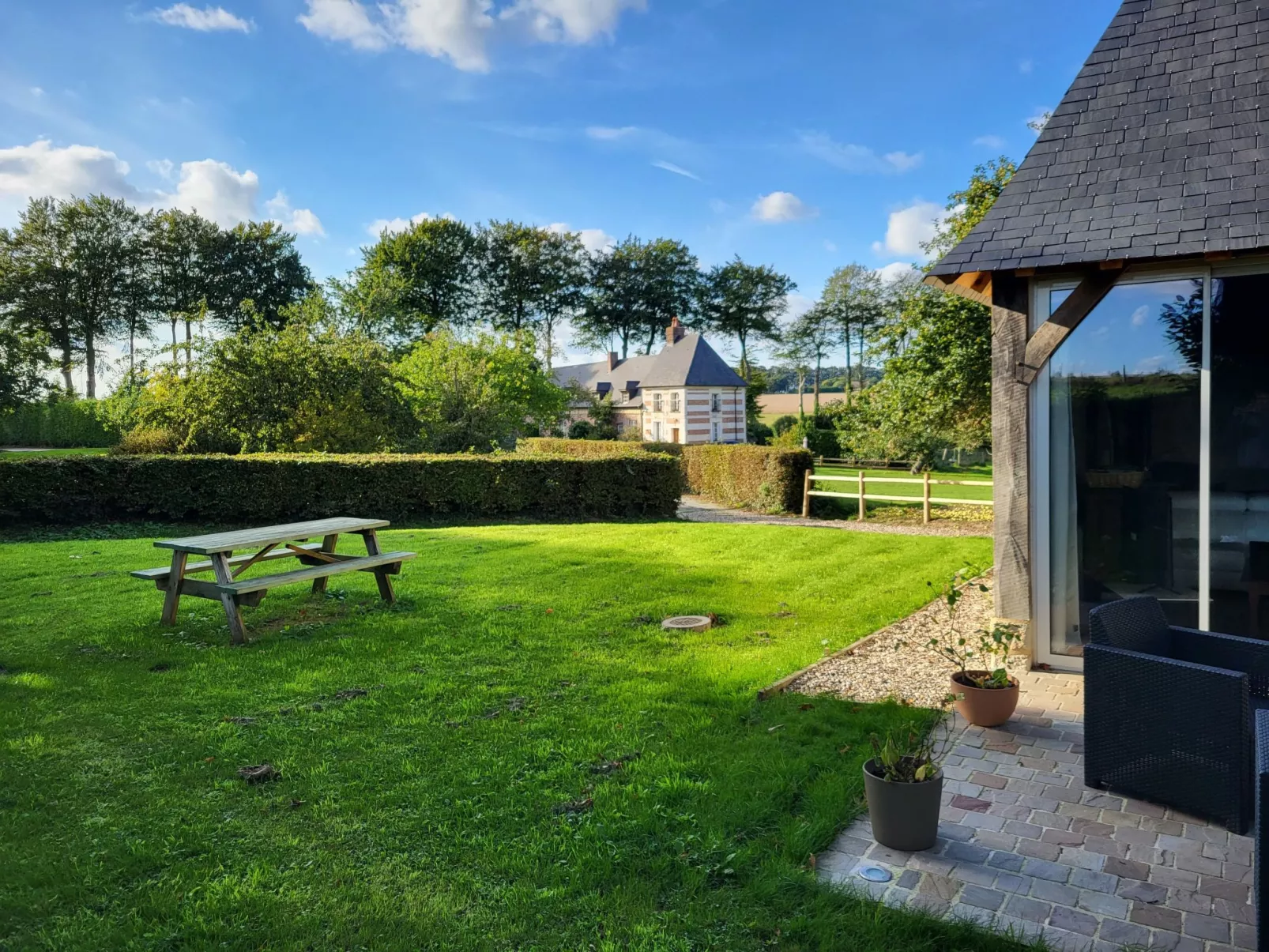 Neues normannisches Ferienhaus mit Charme die Kastanienbäume-Buiten