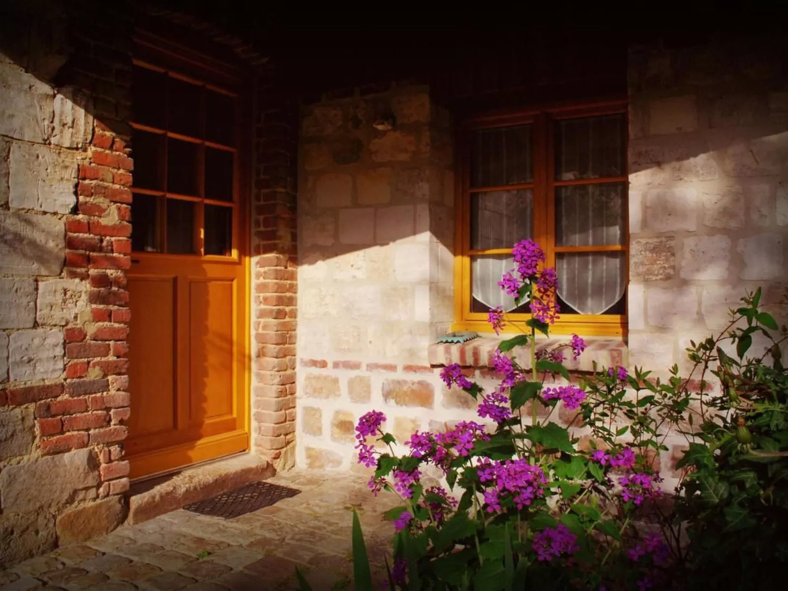 Liebevoll renoviertes Ferienhaus als Teil eines kleinen Bauernhauses mit abgesc-Buiten