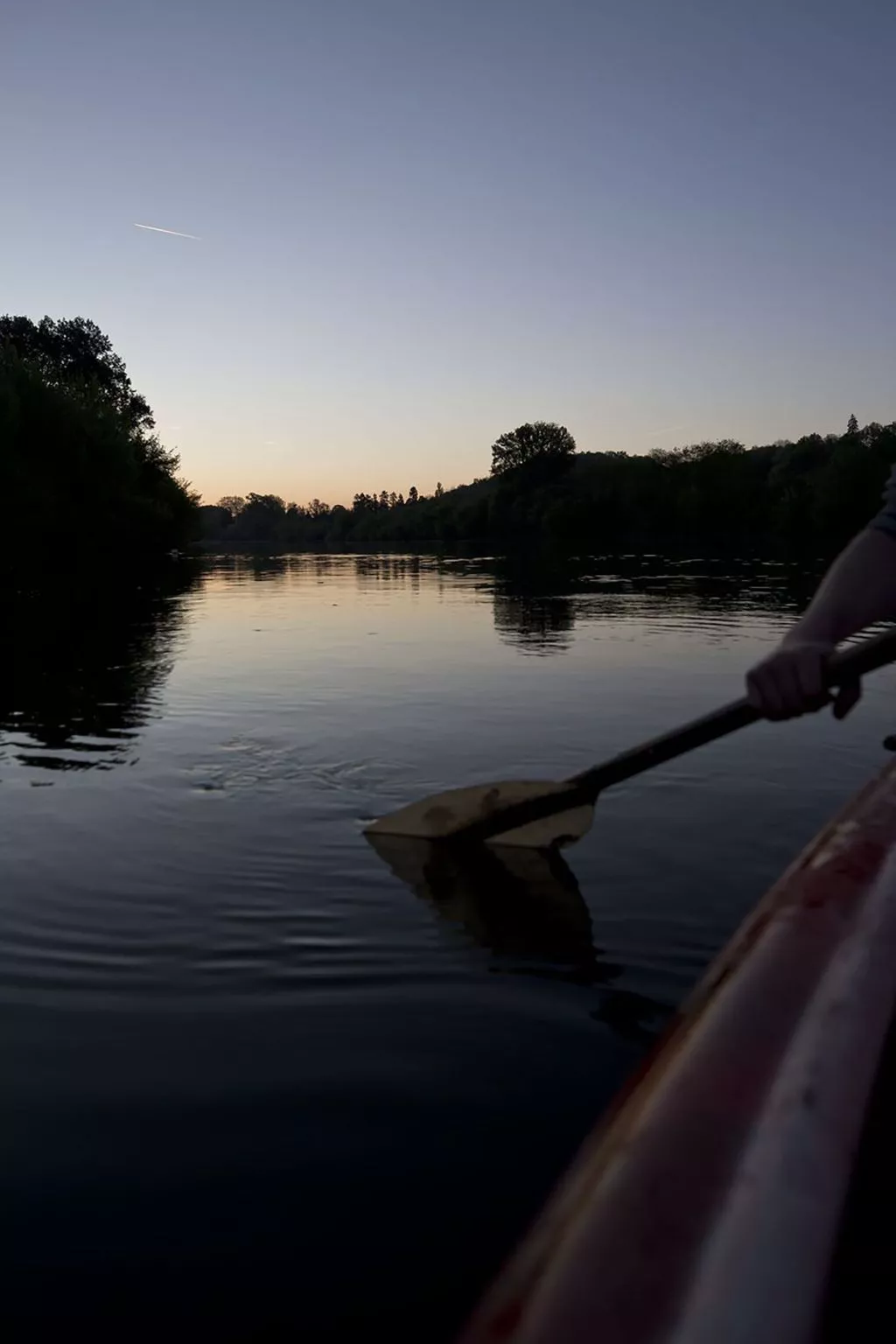 Schloss mit Überlaufpool an der Dordogne-Image-tags.info