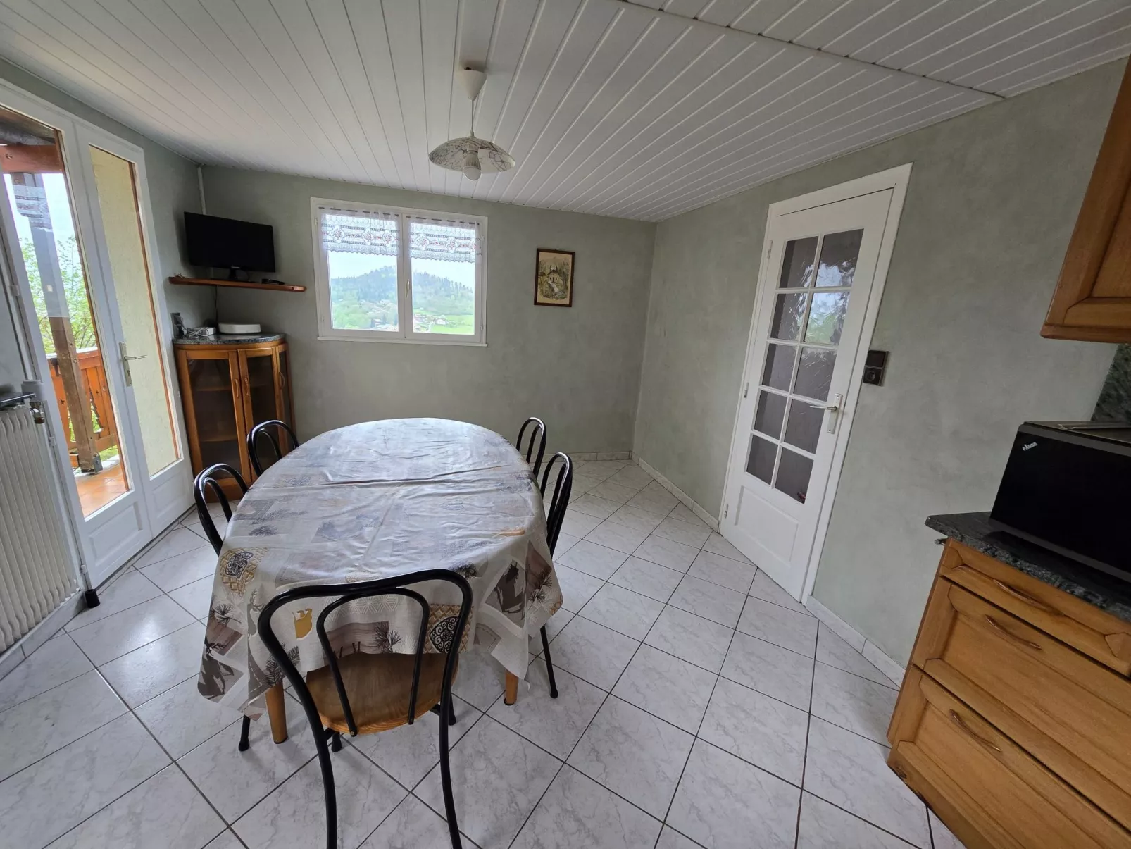 Le Chalet Sous Les Sapins, mit Swimmingpool, Sauna-Binnen