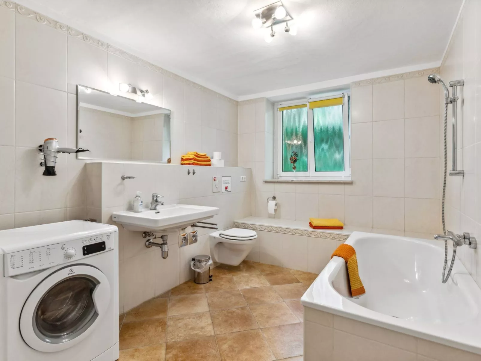 In Karlshorst mit Terrasse-Binnen