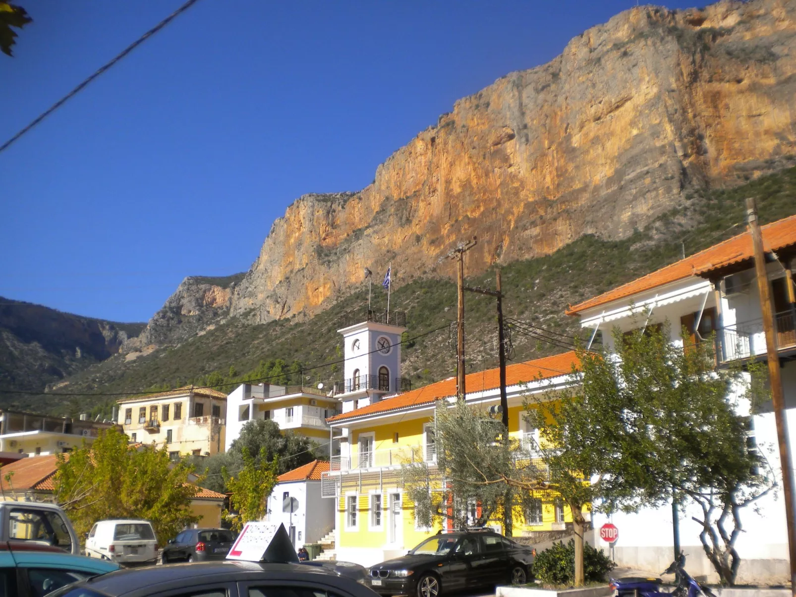 Steinhaus in Leonido mit Parkplatz-Buiten