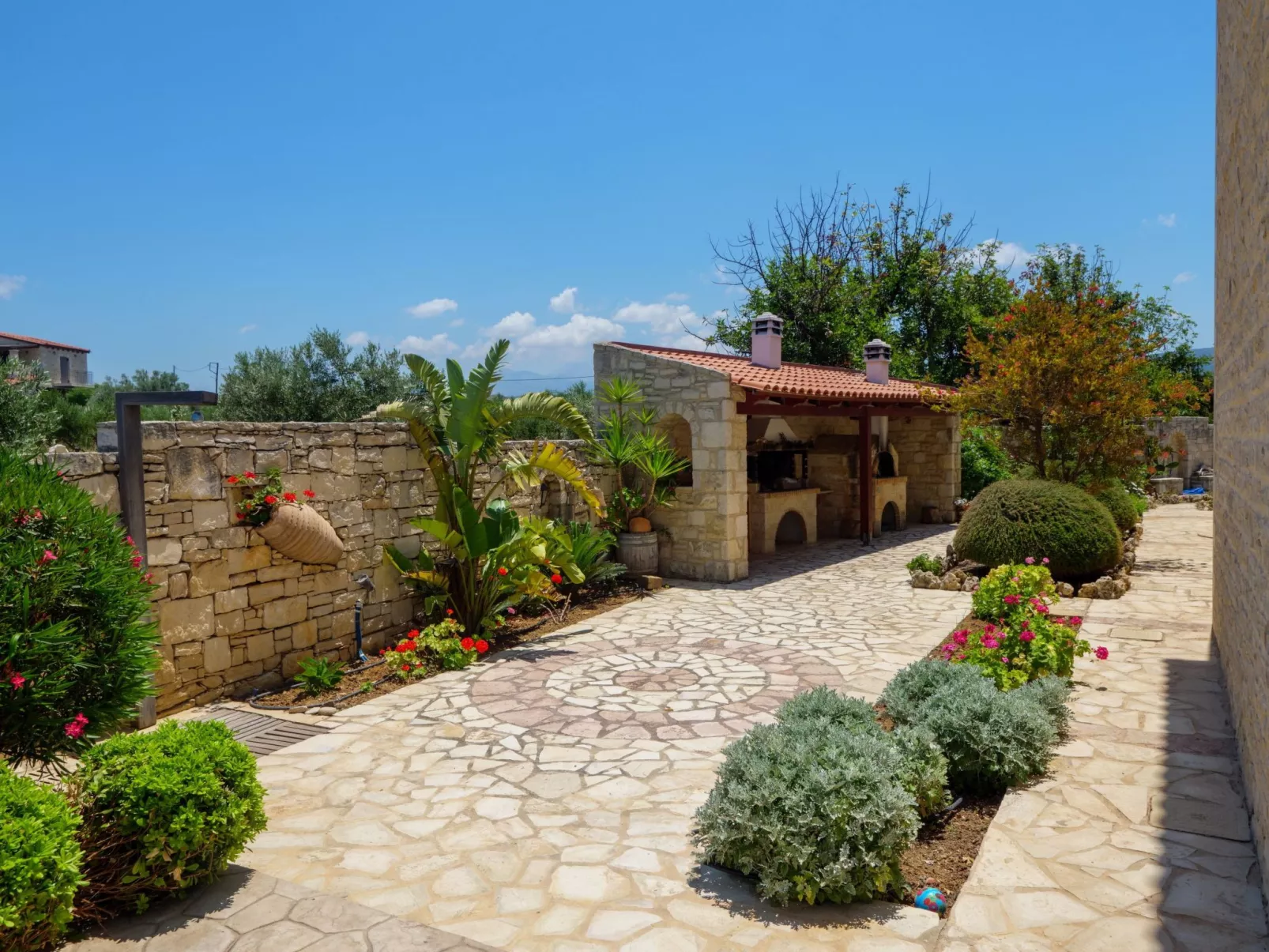 Familienfreundliche Villa mit Pool, BBQ, Kinderbereich-Buiten