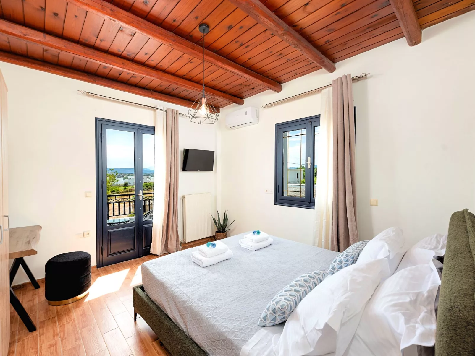 Grey Grand Villa Privater Pool-Binnen