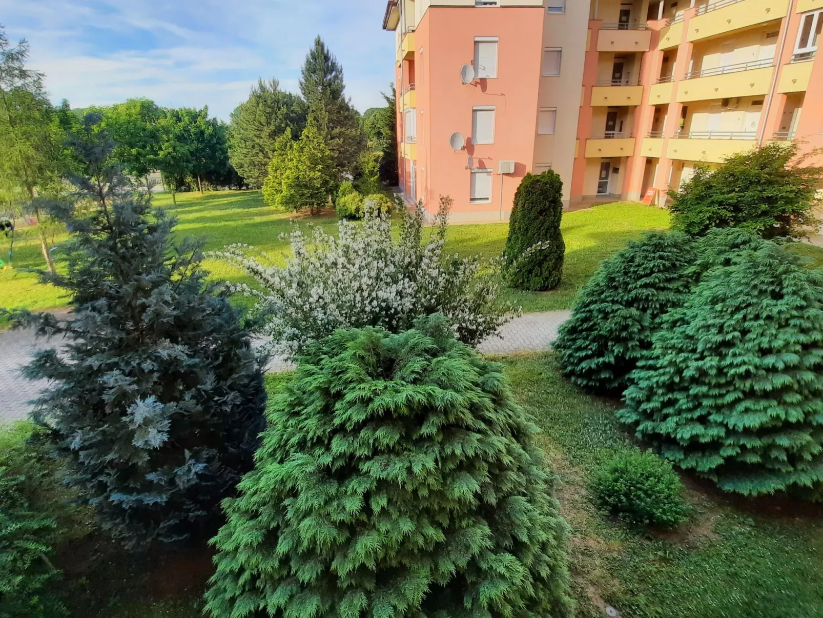 Fewo mit Balkon-Buiten