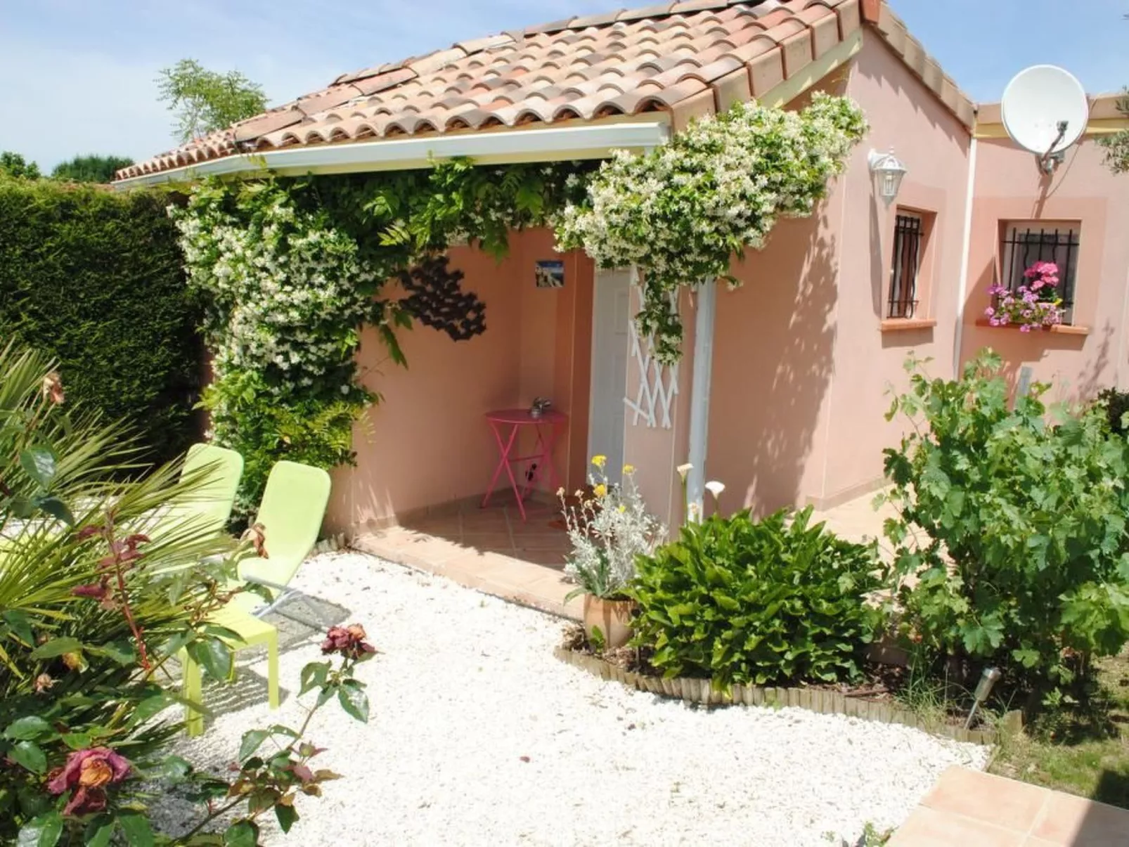 Haus "Les Cyprès" mit Gemeinschaftspool-Buiten