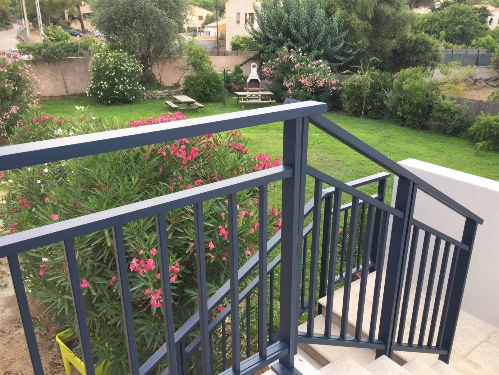 Pinu - Les Muriers-Buiten