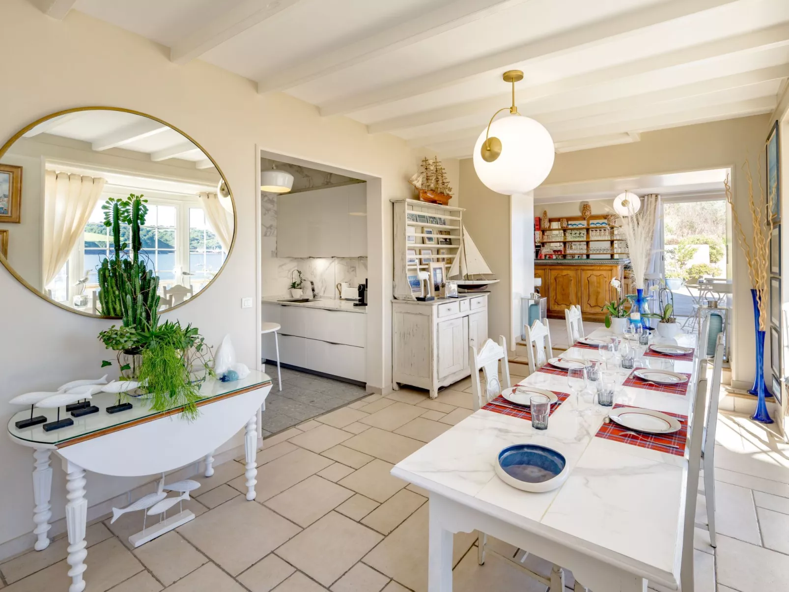 Villa "Ker House" mit Blick auf das Wasser-Binnen