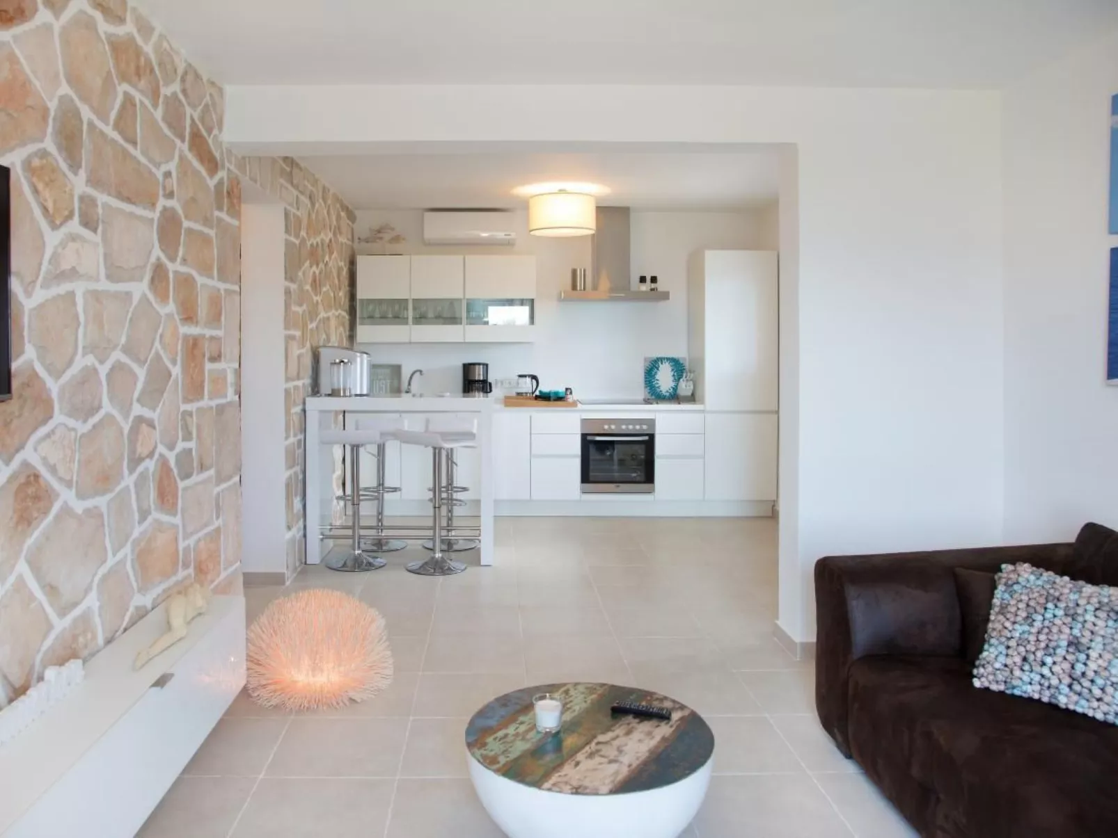 Appartement mit Blick auf das Wasser-Image-tags.info