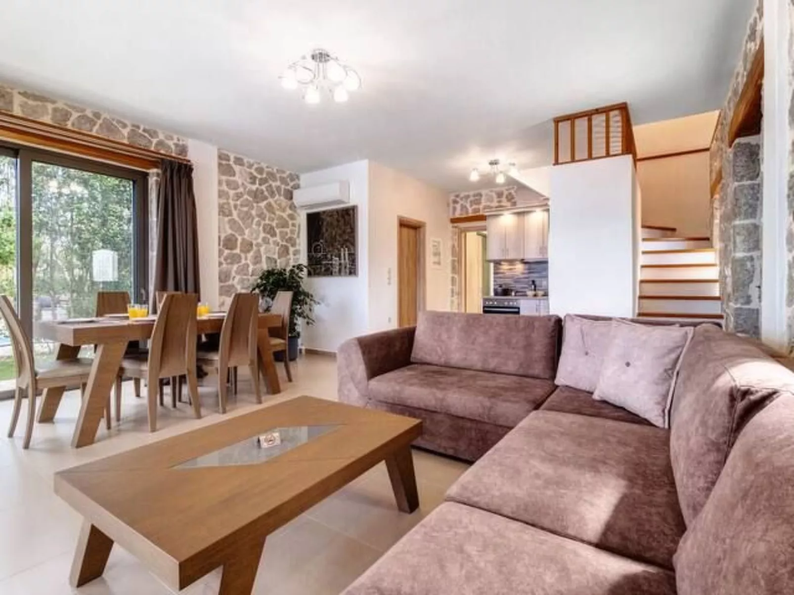 Luxuriöse Steinvilla Angela in der Nähe von Kathisma-Binnen