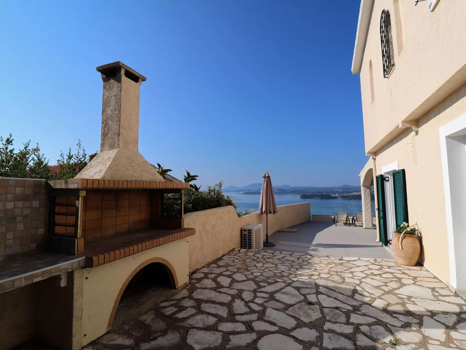 "Faiax" mit eigenem Pool-Buiten