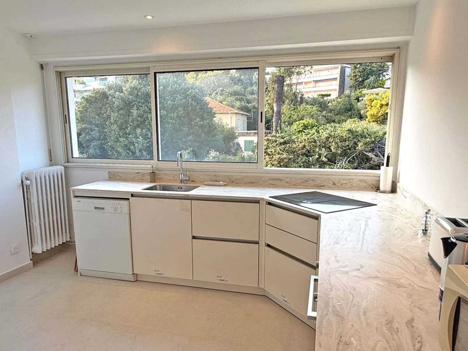 Appt T3 - 4 pers - Vue Mer - Climatisation-Binnen