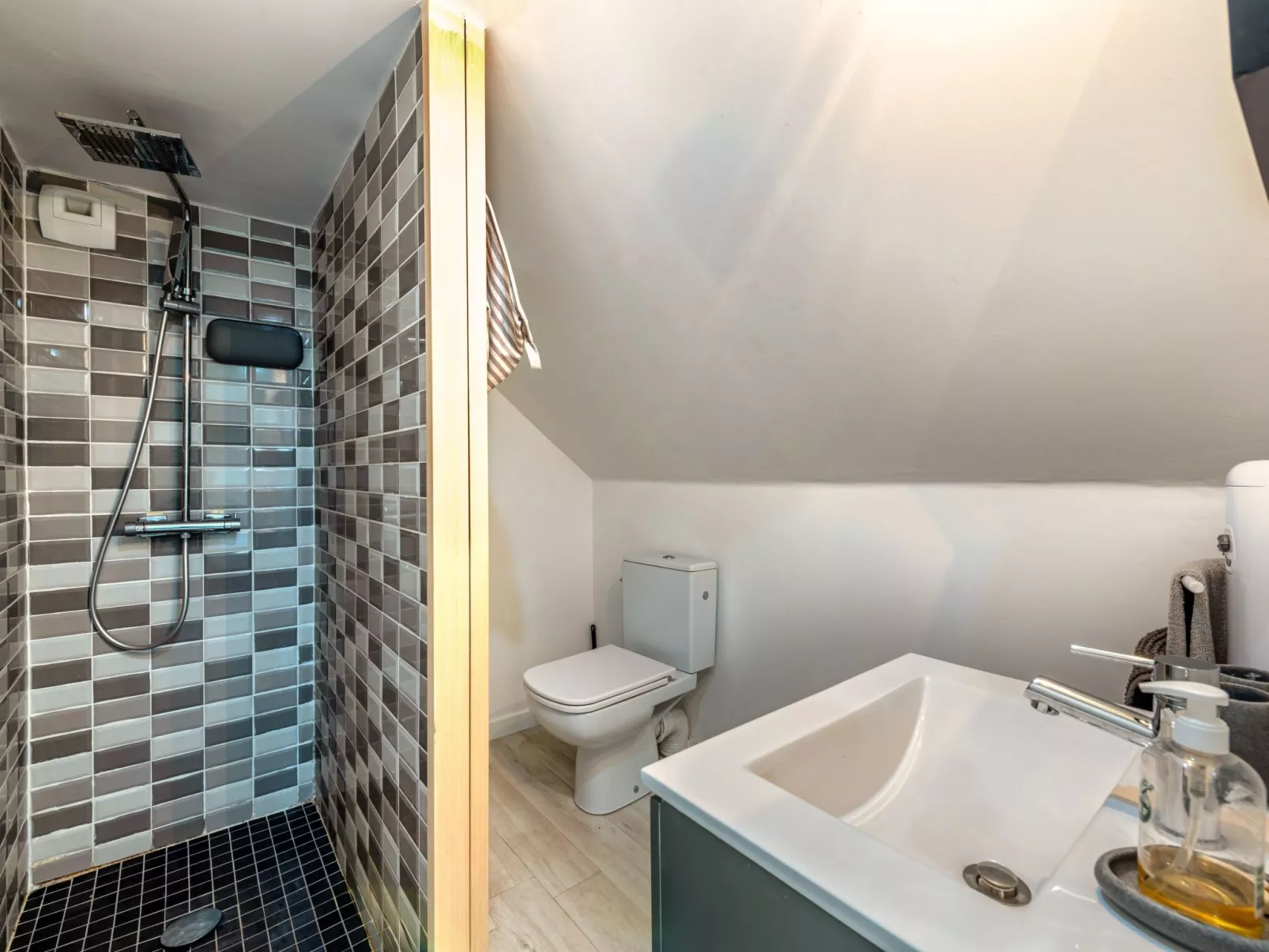 Landgut "Villa Léànie" mit Innenpool-Binnen