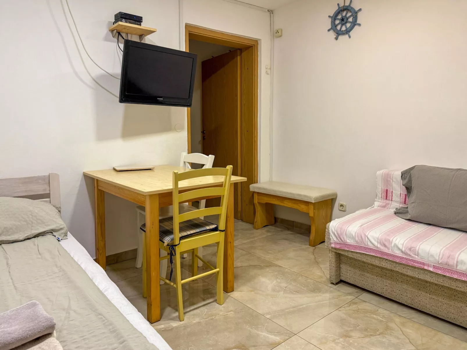 In Vodice mit Terrasse-Binnen