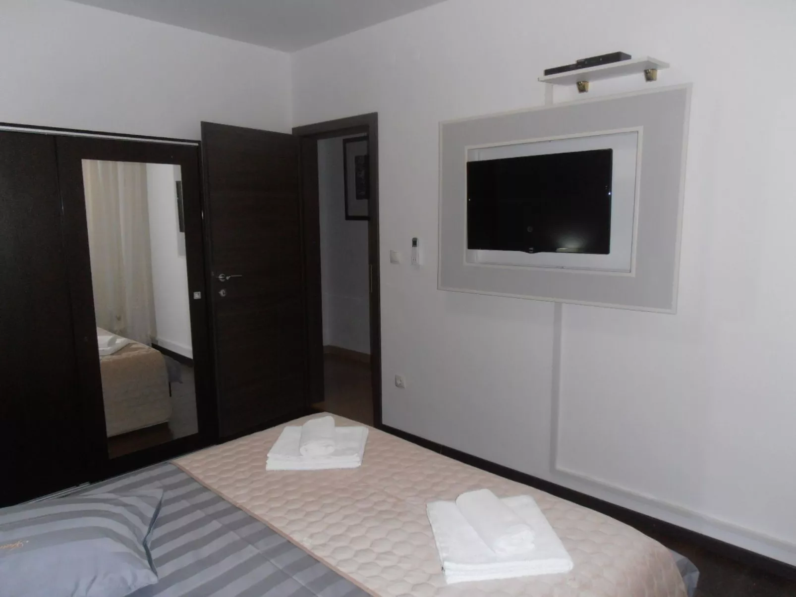 "Ines 2"-Image-tags.info