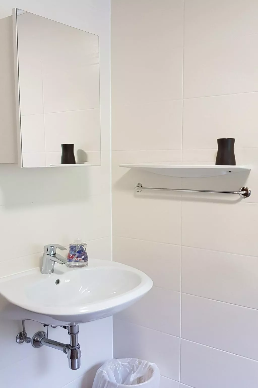 Geräumige Wohnung mit zwei Schlafzimmern und Balkon-Binnen