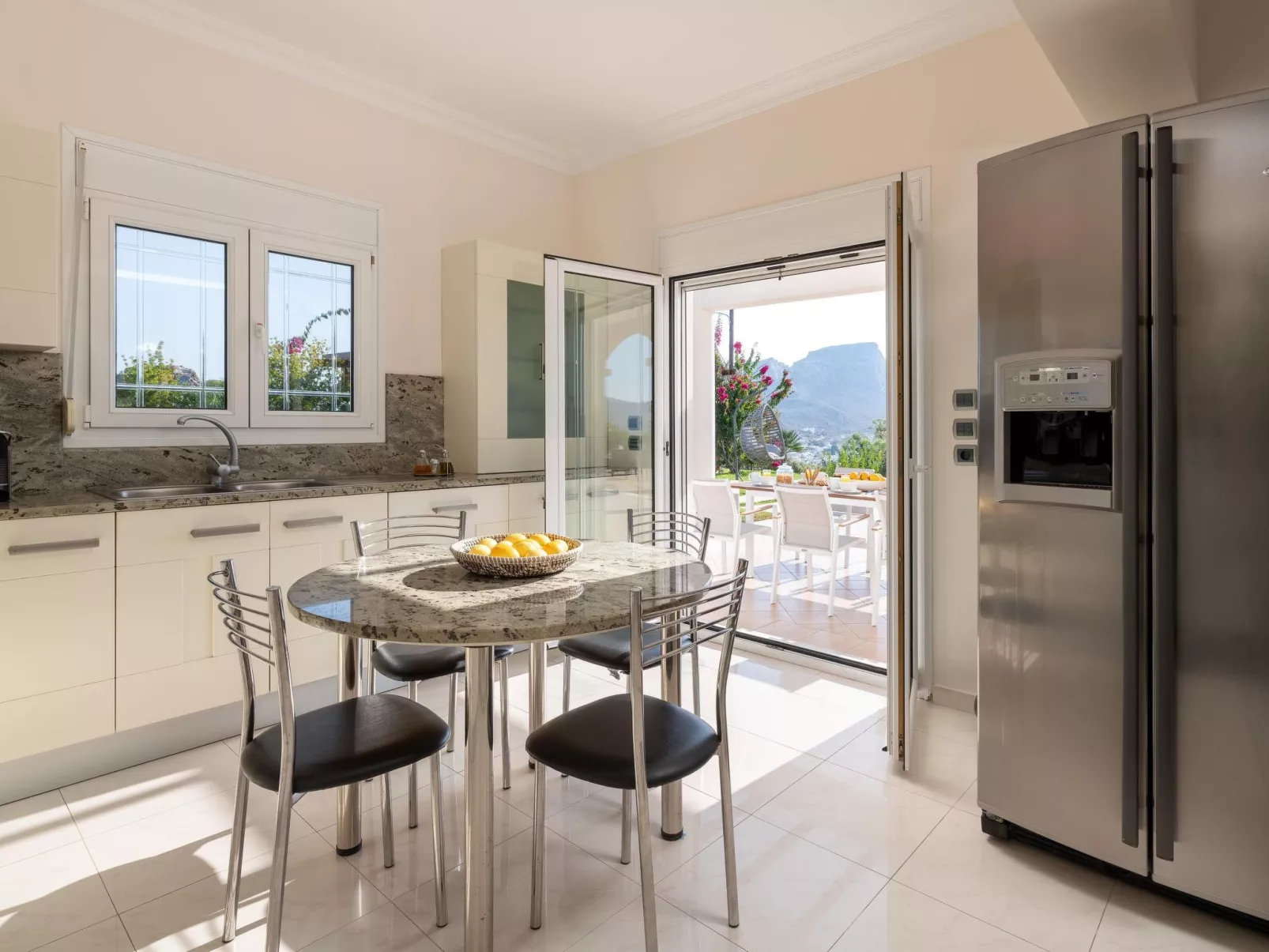 Villa Kamos in Archangelos-Binnen