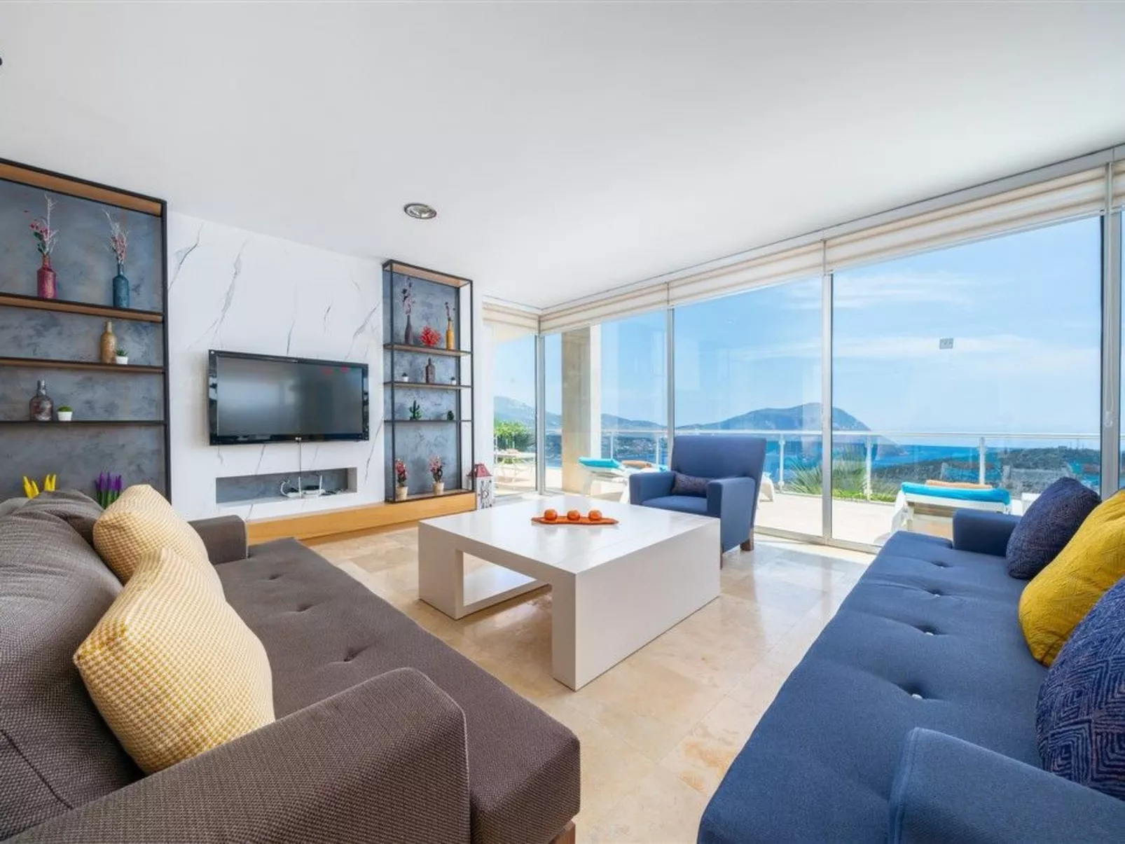 Villa Blueline mit Pool und Meerblick, im Zentrum-Image-tags.info